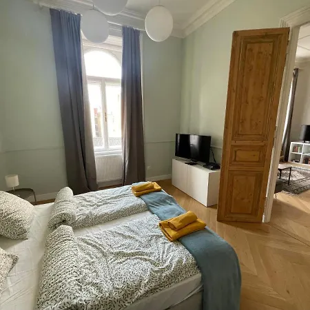 Lejlighed Center 3, Elegant And Cozy 2br In Center! Budapest