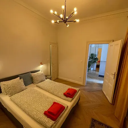 Center 3, Elegant And Cozy 2br In Center! *