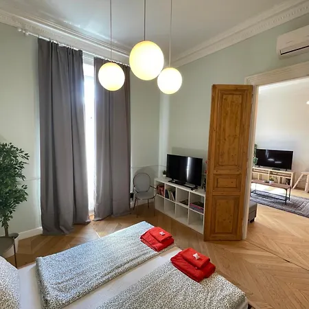 Center 3, Elegant And Cozy 2br In Center!