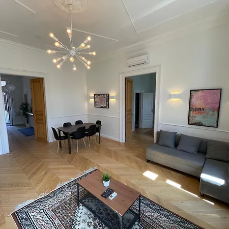 Lejlighed Center 3, Elegant And Cozy 2br In Center! *
