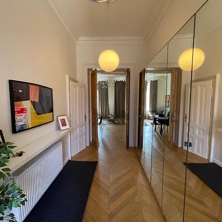Lejlighed Center 3, Elegant And Cozy 2br In Center! Budapest